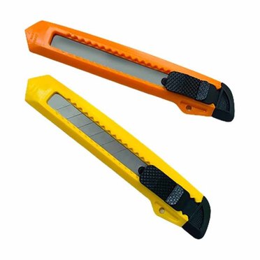 TRINCHETA PLASTICO 18MM EZCO 510102          
