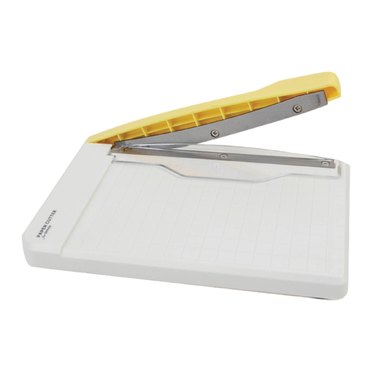 GUILLOTINA PORTATIL P/MANUALIDAD OLAMI TRI620          